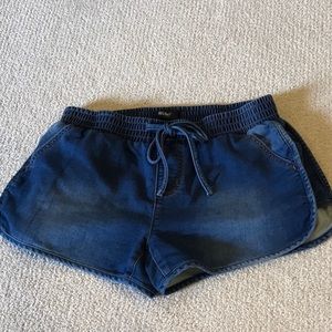 Women’s stretchy denim shorts